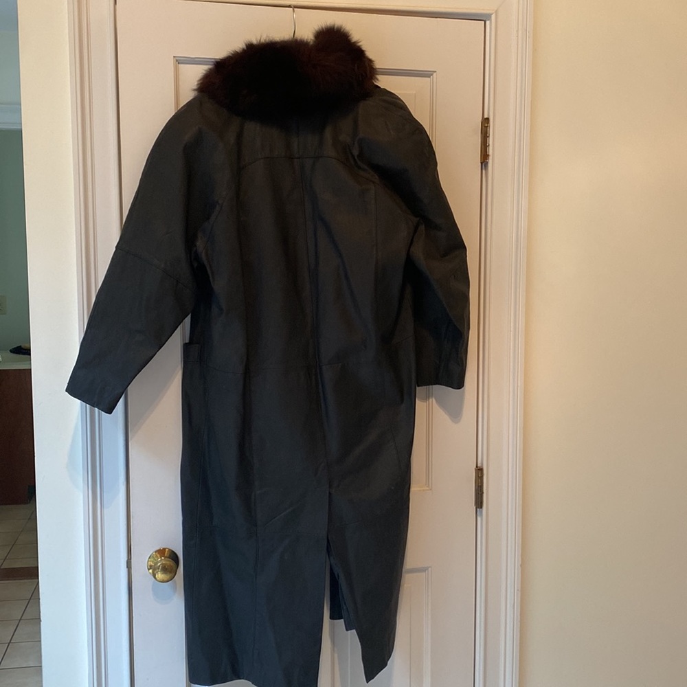 Leather Trench Coat with fur collar - Picture 5 of 10